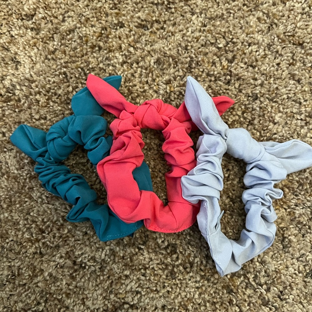 NWOT Lululemon headband and hair scrunchie bundle